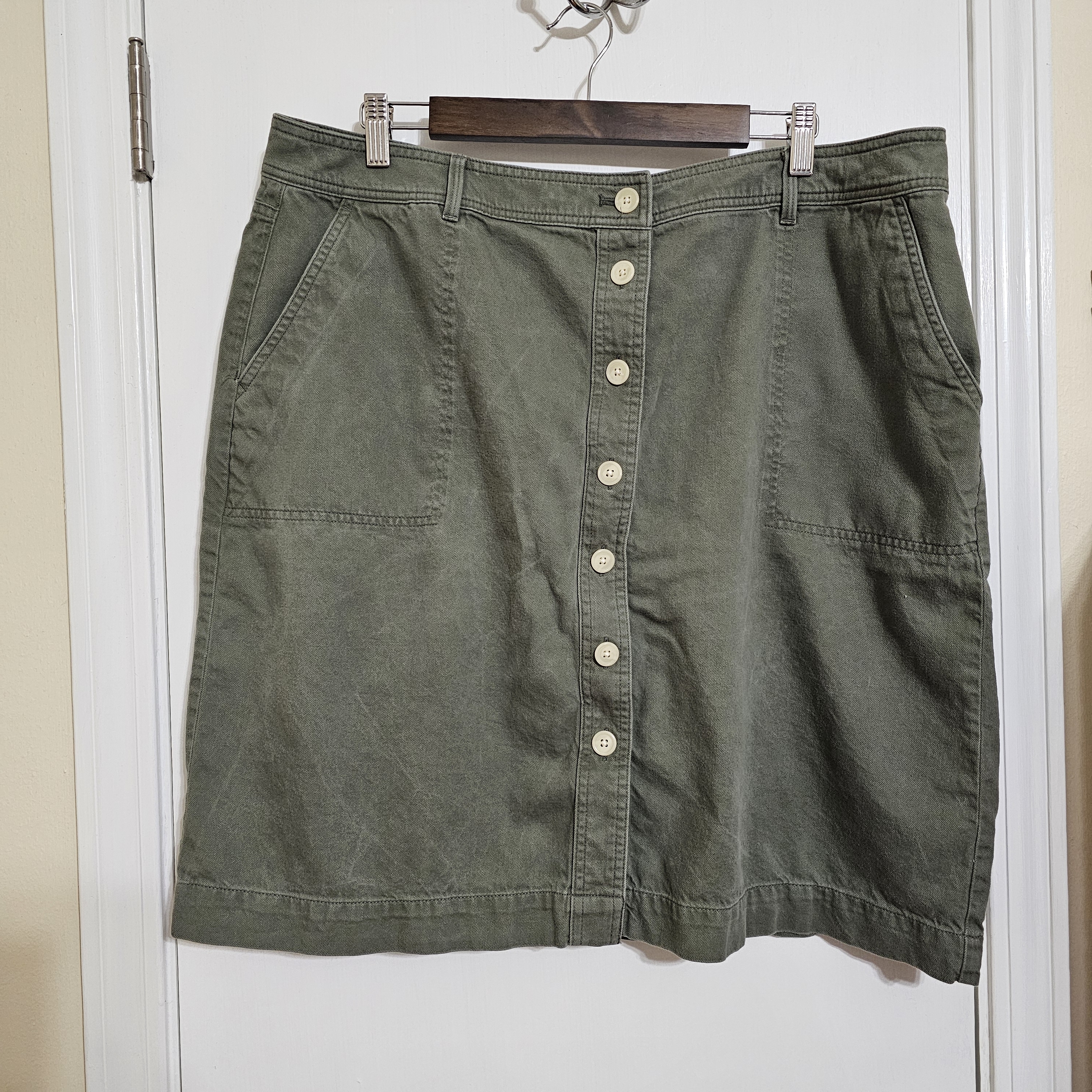 Talbots Olive Green Button-Down Knee Length Skirt With Pockets, Beltloops